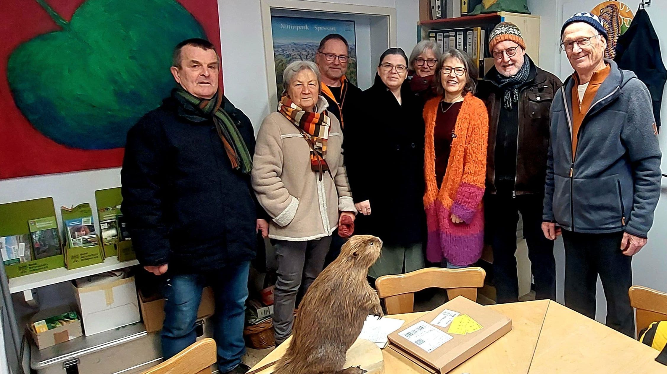 Erwin Scheiner und Team gratulieren Conni Schlosser zum 25. Betriebsjubiläum, Foto Uwe Schlosser