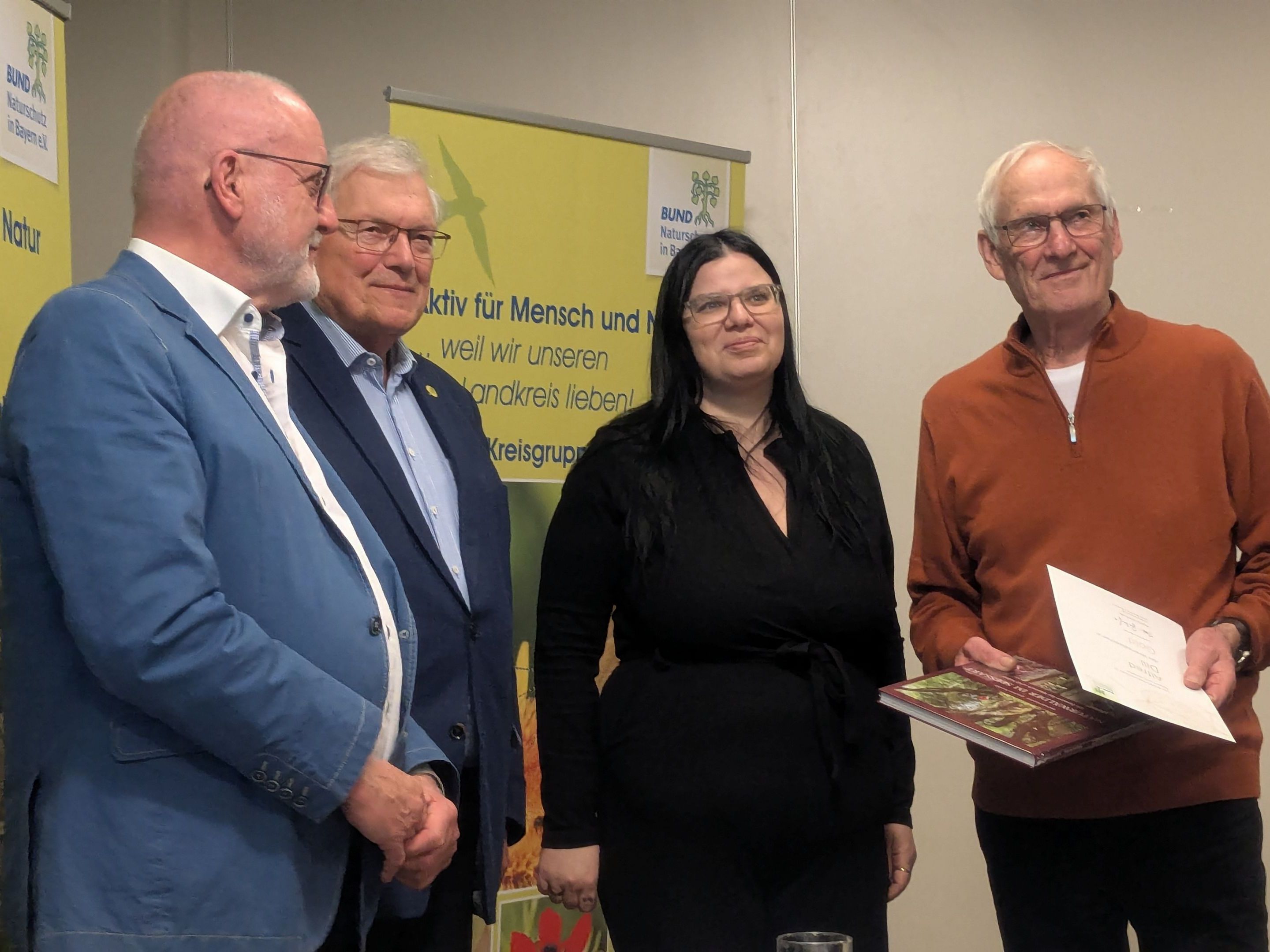 Alfred Dill erhält die goldene Ehrennadel des BN, Foto Conni Schlosser