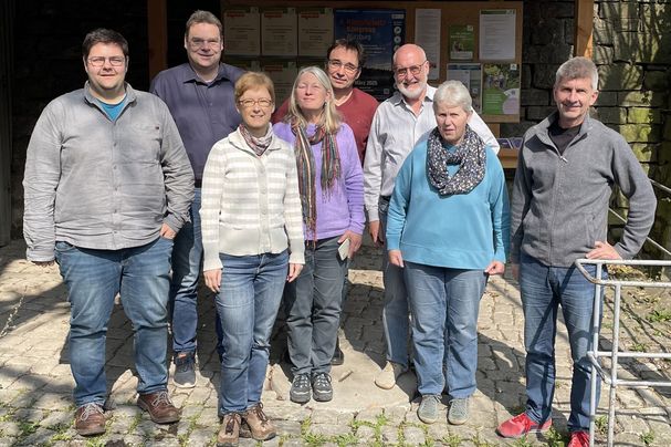 Am Ökohaus in Würzburg trafen sich Vertreter*innen der Kreisgruppen MIL, AB, MSP, um das neue Spessartbüro ins Leben zu rufen. Links im Bild der neue Leiter des Büros, Dr. Christoph Parsch, Foto Ökohaus