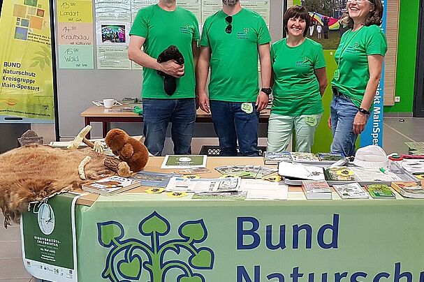 Holger Raquet, Thomas Mantel, Renate Dreßler und Conni Schlosser(von links) betreuten einen Infostand beim Lehrertag in Lohr, Foto Conni Schlosser Holger Raquet, Thomas Mantel, Renate Dreßler und Conni Schlosser(von links) betreuten einen Infostand beim Lehrertag in Lohr, Foto Conni Schlosser