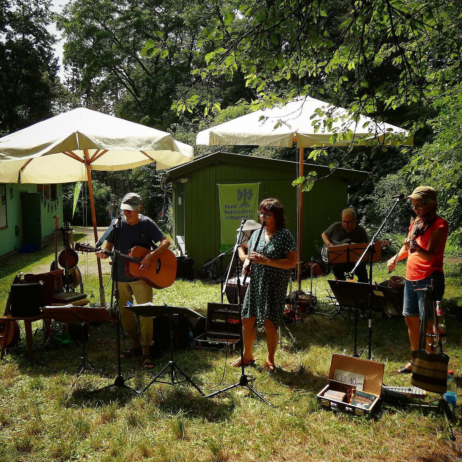 Sommerfest, Musik mit Schleifstein; Foto Michael Pfister