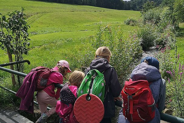 Kinder erleben bei der Wanderwoche rund um Marktheidenfeld hautnah Natur und Klima, Foto Thomas Biechele-Kusch