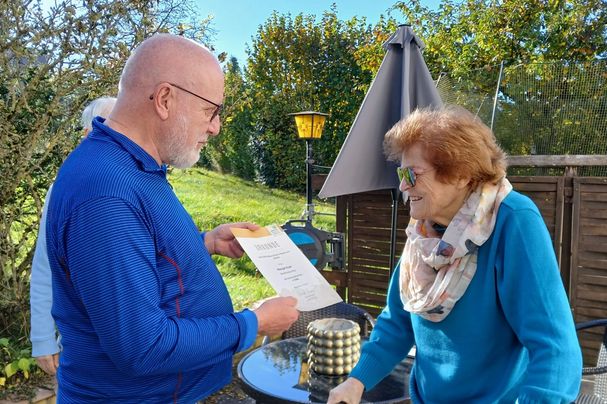 Erwin Scheiner würdigt Margot Auer, Foto Ulrike Münz