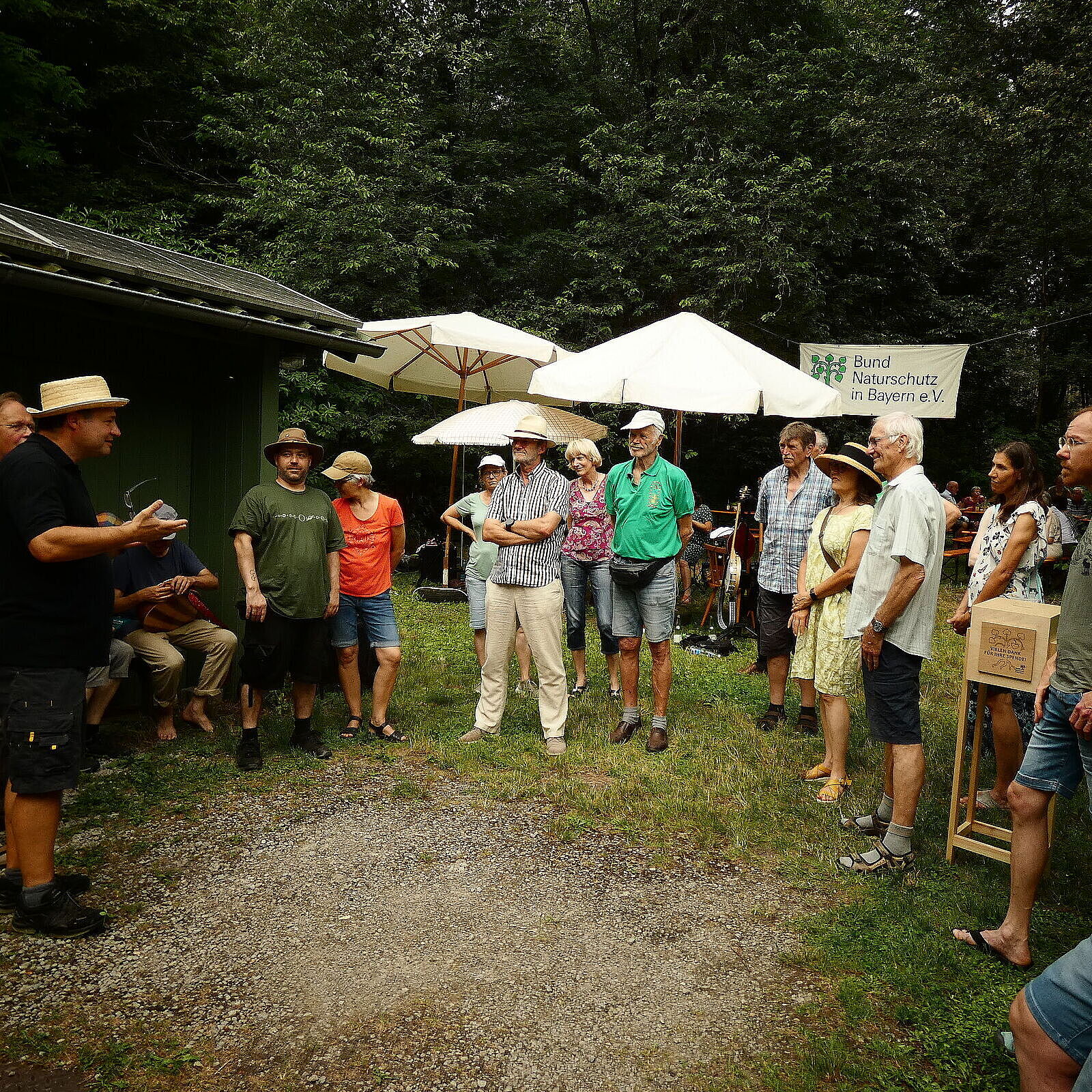 Sommerfest, bei der Imkerführung; Foto Michael Pfister