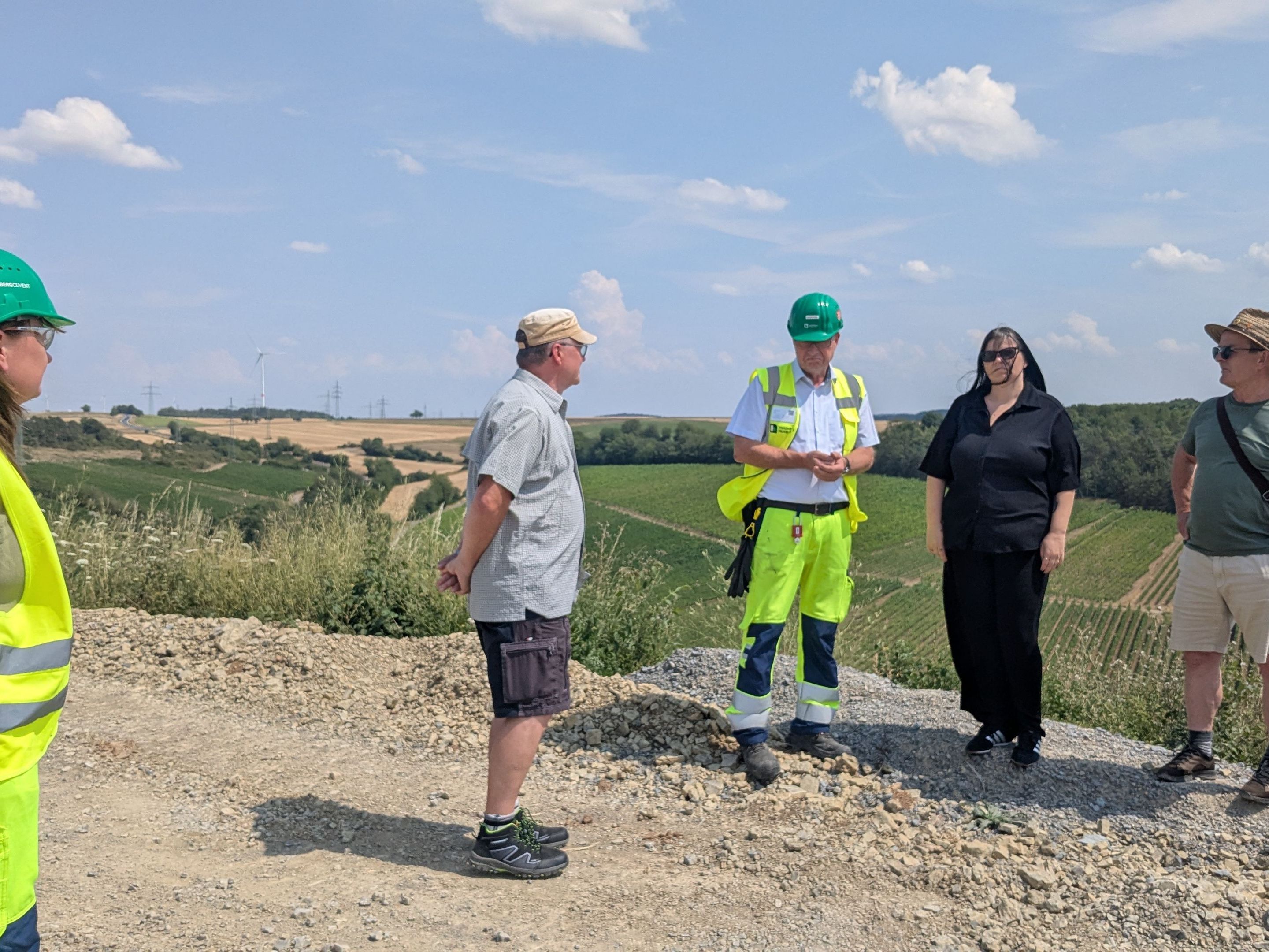 Im Bild von links: Olga Schiller, Heidelberg Materials, Bernhard Bröstler, BN Marktheidenfeld, Michael Becker, Heidelberg Materials, Alex Pfister, BN Main-Spessart, Joachim Hörnig, BN Marktheidenfeld, Foto Conni Schlosser