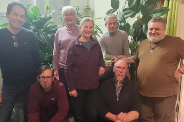 Auf dem Foto (von links): Reinhard Fritz, Michael Pfister, Sylvia Türk-Rupp, Monika Scherze, Jan von Hugo, Dieter Kreutz, Marco Handel. Foto: Michael Pfister