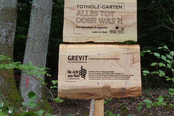 Erläuterungstafeln mit Ideengeber und Förderer, Foto BN Retzbach