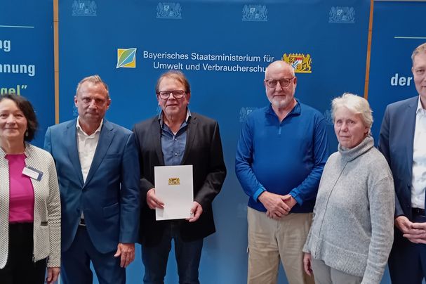 Mit dem „Grünen Engel“ wurde Heinz Scheid aus Karlburg (3. von links) ausgezeichnet, Foto Thomas Keller