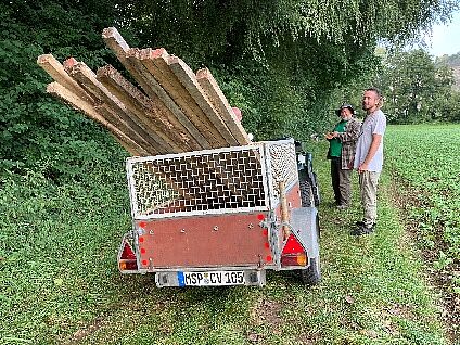 FESU- Für eine saubere Umwelt: Aufstellen der Schilder, Foto SandraRuske