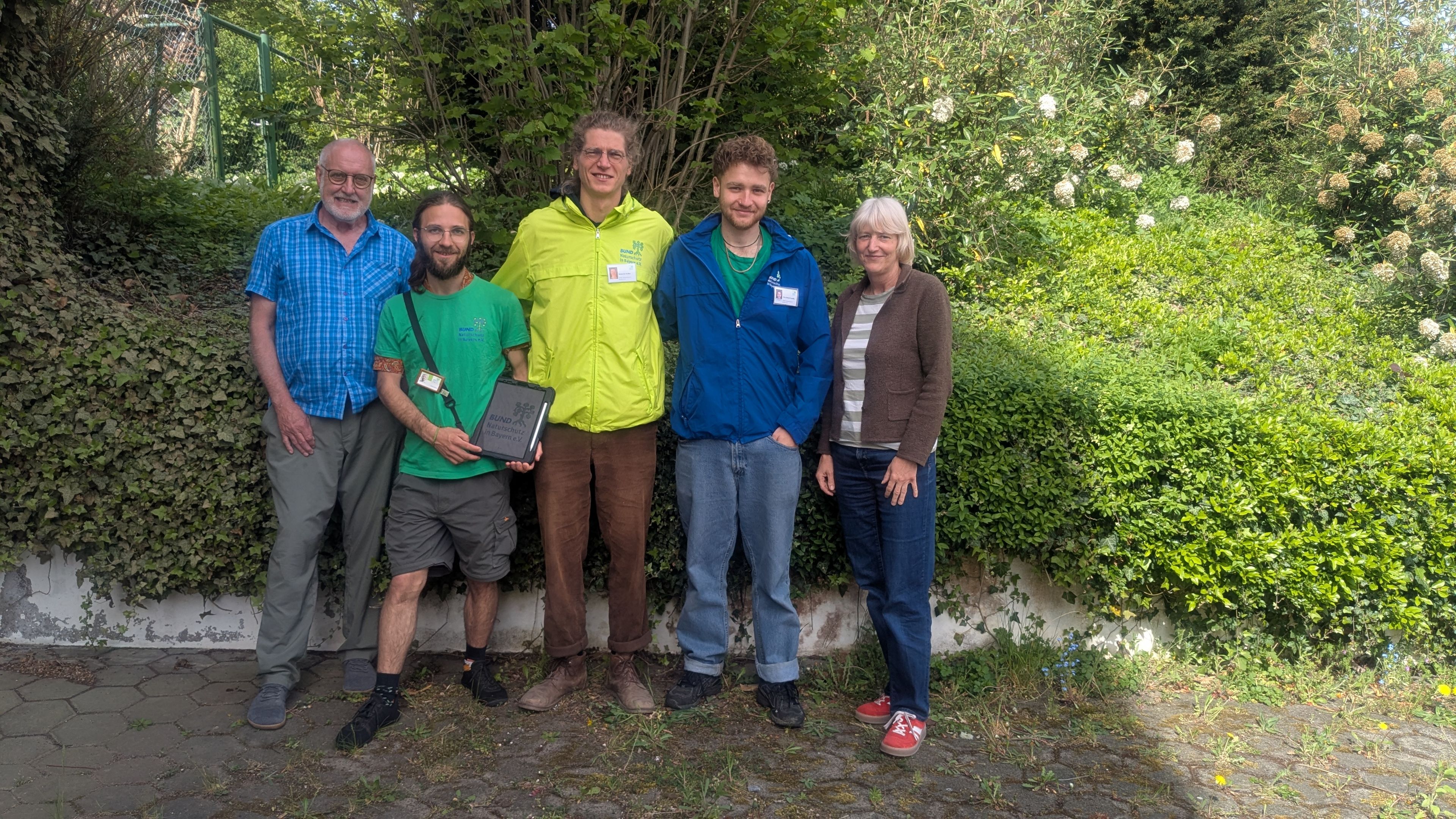 Von links: Erwin Scheiner, stellv. Vorsitzender KG MSP, Joshua, Benjamin und Nico vom BN Werbe-Team, Frauke Beck, Vorsitzende BN OG Karlstadt, Foto Conni Schlosser